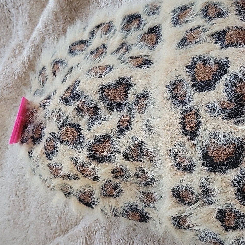 WINTER HAT - Picture 4 of 4